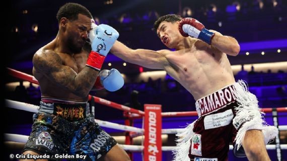 Zepeda Outworks Roach to Capture First World Title in Las Vegas
